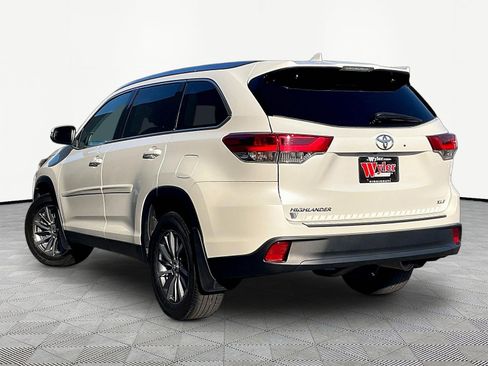 Used 2019 Toyota Highlander XLE w/ Protection Package #3 FWD image 4