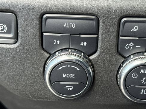 Used 2025 GMC Sierra 1500 SLT AWD/4WD image 30
