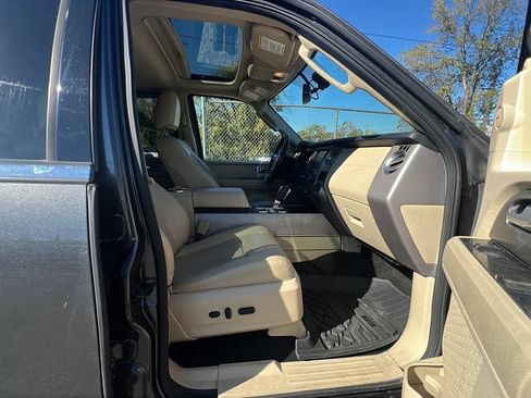 Used 2017 Ford Expedition EL Limited w/ Equipment Group 301A AWD/4WD image 31