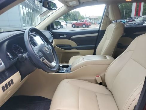Used 2016 Toyota Highlander XLE AWD/4WD image 16