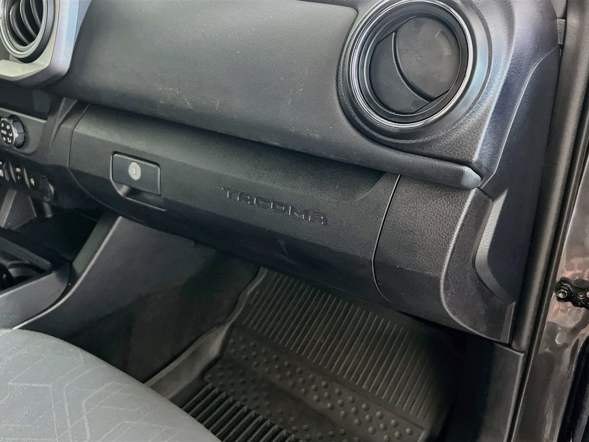 Used 2019 Toyota Tacoma TRD Sport AWD/4WD image 34