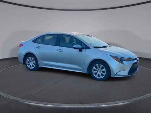 Used 2025 Toyota Corolla LE FWD image 2