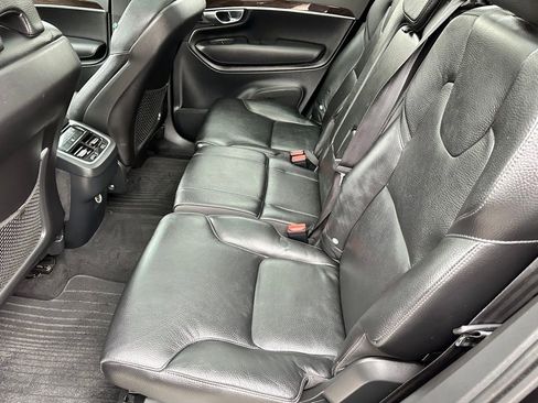 Used 2019 Volvo XC90 T6 Momentum w/ Advanced Package image 12