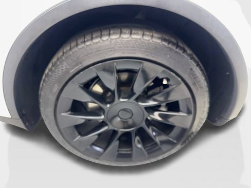 Used 2023 Tesla Model Y Long Range AWD/4WD image 84