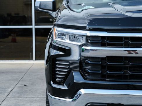 Used 2023 Chevrolet Silverado 1500 LT w/ Z71 Off-Road Package AWD/4WD image 6