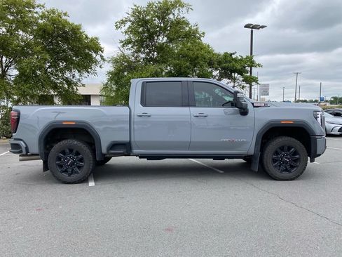 Used 2025 GMC Sierra 2500 AT4 AWD/4WD image 8