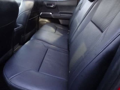 Used 2020 Toyota Tacoma Limited image 15