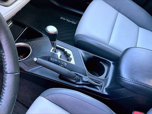 Used 2015 Toyota RAV4 Limited image 16