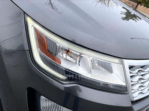 Used 2017 Ford Explorer Platinum image 35