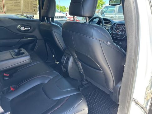 Used 2022 Jeep Cherokee Trailhawk w/ Comfort/Convenience Group AWD/4WD image 41