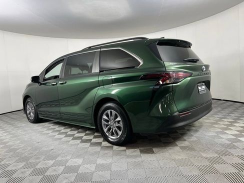 Used 2024 Toyota Sienna XLE image 8