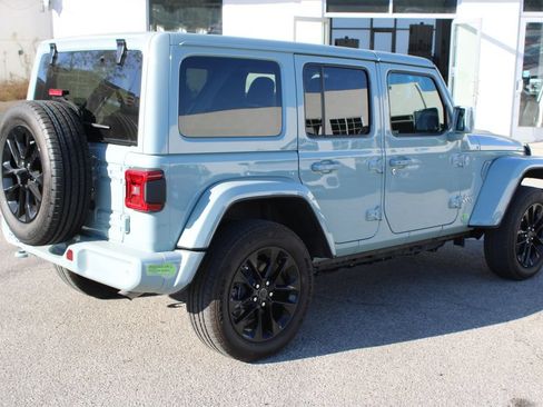 Used 2024 Jeep Wrangler Unlimited Sahara w/ Technology Group AWD/4WD image 4