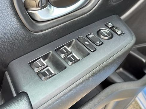 Used 2023 Honda Pilot TrailSport image 9