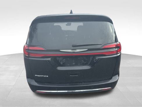 Used 2024 Chrysler Pacifica Touring-L image 21