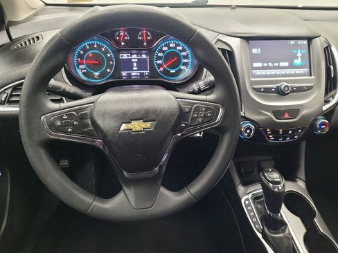 Used 2017 Chevrolet Cruze LT image 22