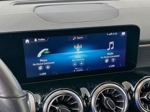 Used 2023 Mercedes-Benz GLB 250 4MATIC image 19