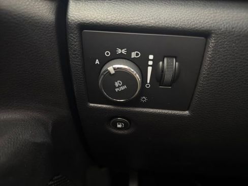 Used 2020 Jeep Grand Cherokee Altitude AWD/4WD image 21