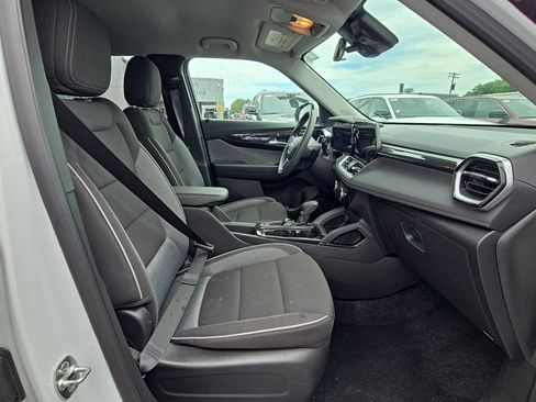 Used 2025 Chevrolet TrailBlazer LT w/ Driver Confidence Package AWD/4WD image 37