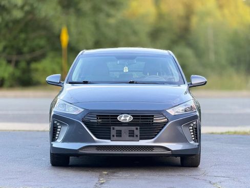 Used 2019 Hyundai Ioniq Plug-In Hybrid FWD image 2
