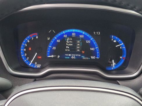 Used 2022 Toyota Corolla Cross XLE w/ Convenience Package image 18