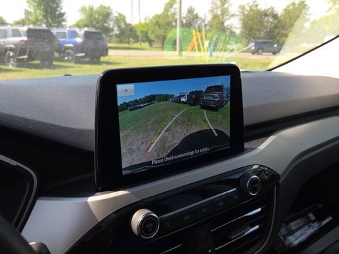 Used 2021 Ford Escape SE w/ Cold Weather Package FWD image 16