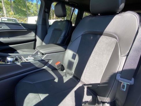 New 2025 Jeep Grand Cherokee Altitude image 10