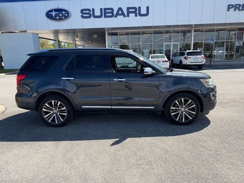 Used 2017 Ford Explorer Platinum image 2