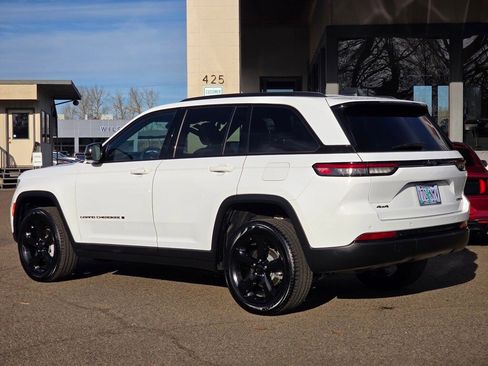 Used 2024 Jeep Grand Cherokee Limited w/ Black Appearance Package image 2