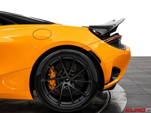 Used 2026 McLaren 750S Spider RWD image 19