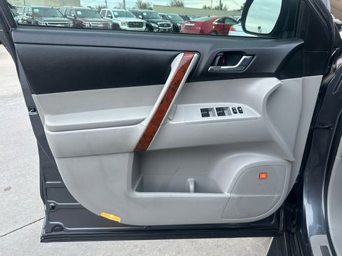 Used 2013 Toyota Highlander Limited image 37