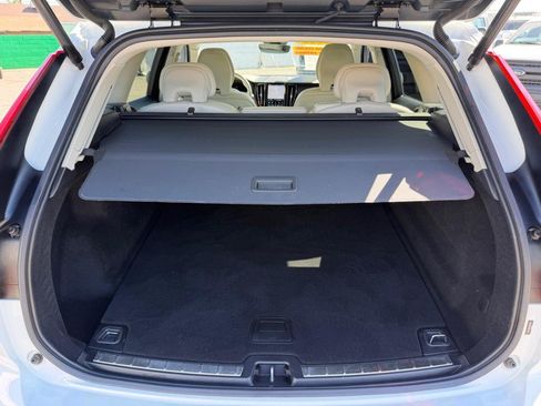 Used 2022 Volvo XC60 B5 Momentum AWD/4WD image 52