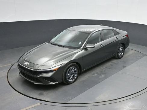 Used 2024 Hyundai Elantra SEL image 34