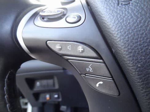 Used 2018 INFINITI Q70 L 3.7 image 23