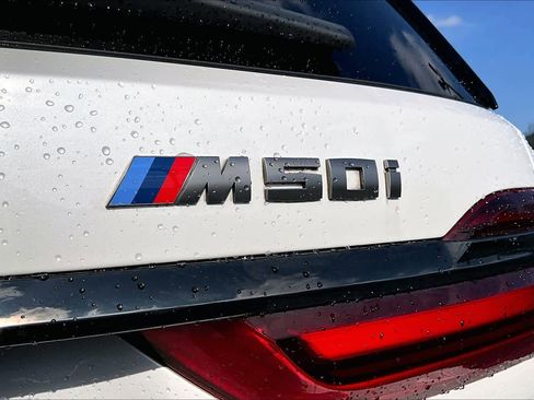 Used 2022 BMW X7 M50i w/ Luxury Seating Package image 30