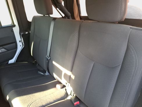 Used 2018 Jeep Wrangler Unlimited Sport S AWD/4WD image 13