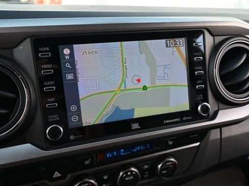 Used 2020 Toyota Tacoma Limited AWD/4WD image 15