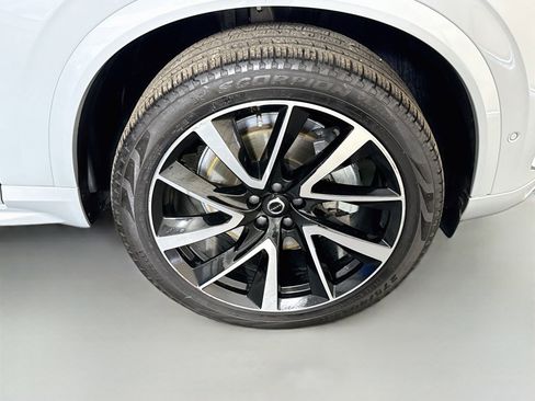 Used 2025 Volvo XC90 B5 Plus w/ Protection Package Premier AWD/4WD image 32