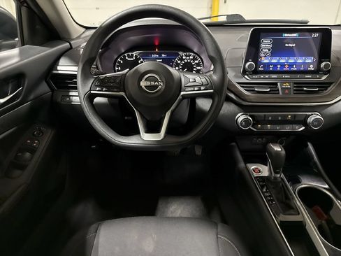 Used 2024 Nissan Altima 2.5 SV FWD image 11