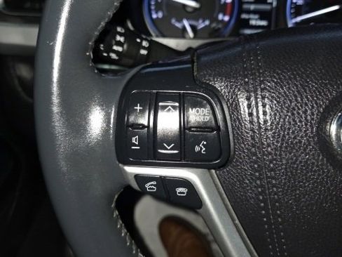 Used 2016 Toyota Highlander XLE image 17