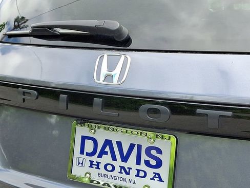 Used 2025 Honda Pilot Black Edition image 32