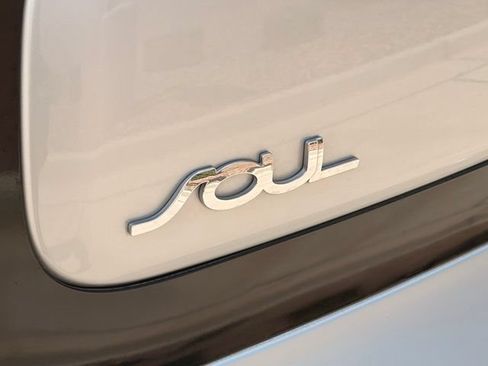 Used 2018 Kia Soul FWD image 7