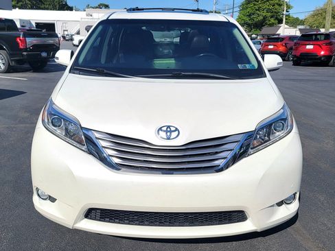 Used 2017 Toyota Sienna Limited Premium AWD/4WD image 2