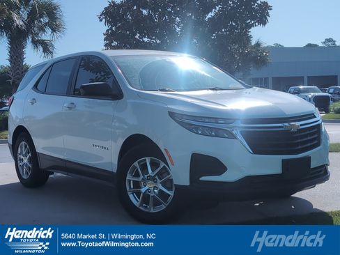 Used 2022 Chevrolet Equinox LS w/ LS Convenience Package image 1