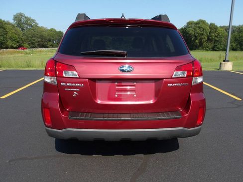 Used 2014 Subaru Outback 2.5i Limited AWD/4WD image 4
