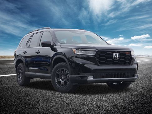 New 2025 Honda Pilot TrailSport image 2