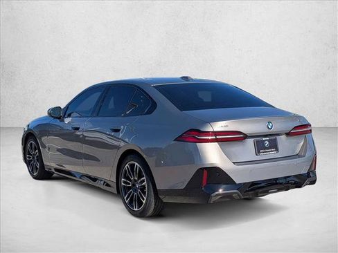 Used 2026 BMW 530i xDrive w/ M Sport Package AWD/4WD image 8