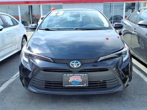 Used 2023 Toyota Corolla LE w/ Body Protection Package (TMS) image 2