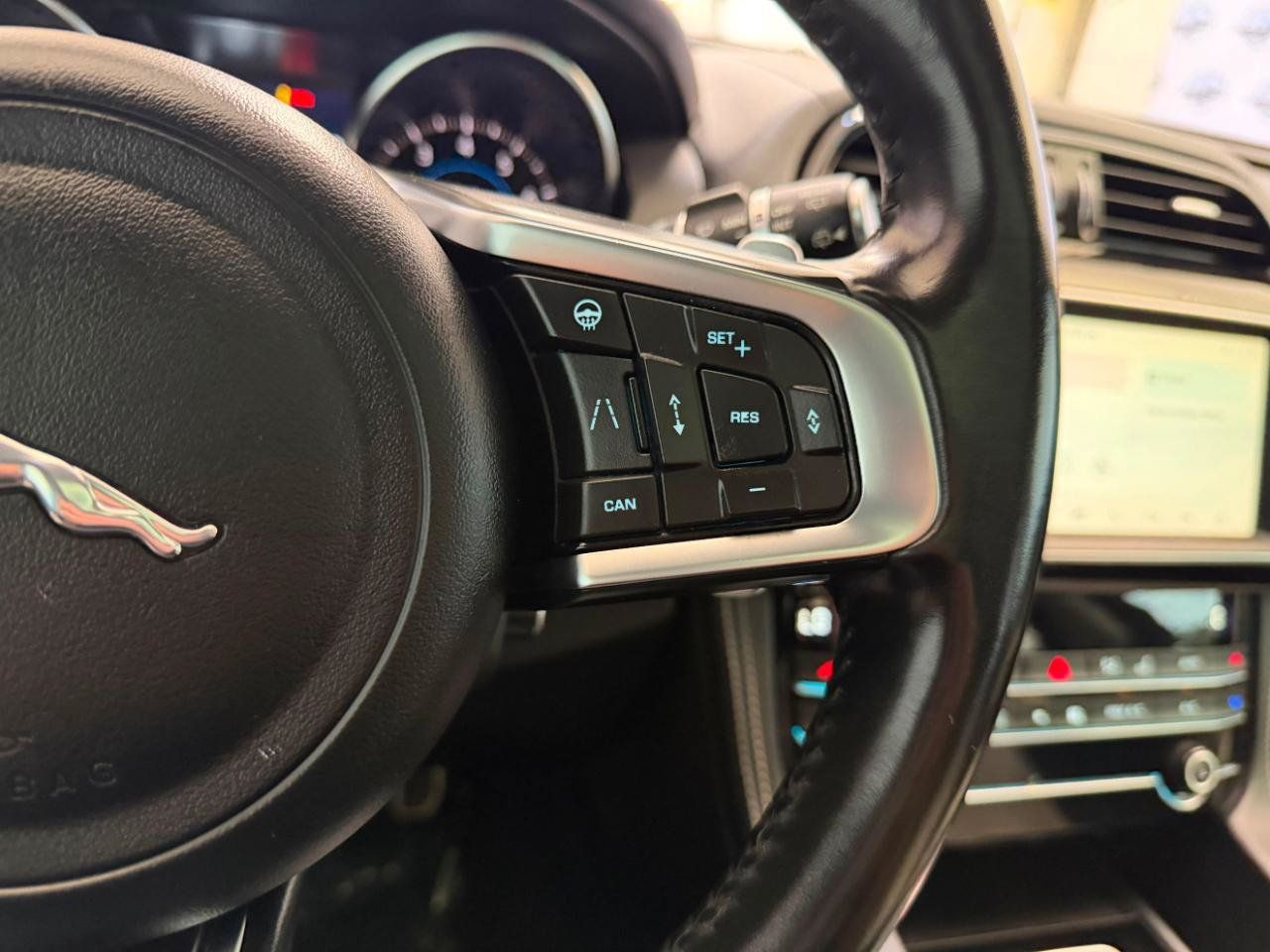 Used 2020 Jaguar F-PACE R-Sport AWD/4WD image 33
