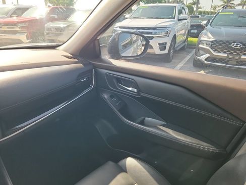 Used 2022 Nissan Rogue SL FWD image 13