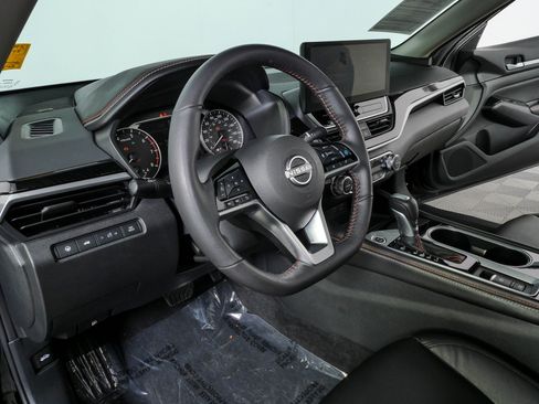 Used 2024 Nissan Altima 2.0 SR FWD image 4